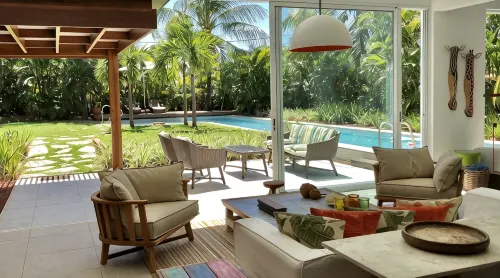 Beach House with 4 Suites and a Pool. Comfort and Privacy Just Steps from the Sea.