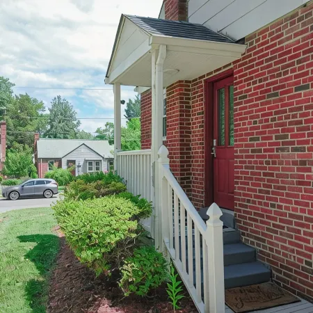One bedroom w Private Entrance close to DC