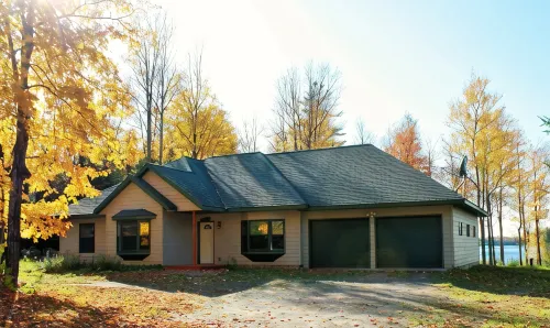 Northwood's Fish Haven on Beautiful Moose Lake; 2 kayaks, Lilly pad & game-room - Wi-Fi