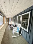 Comfort Elevated • Hot Tub • King Suite • Direct Trail Access • in Town • WiFi - Homestays