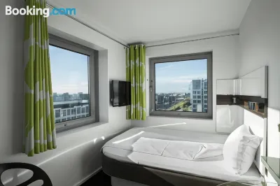 Wakeup Copenhagen - Carsten Niebuhrs Gade Hotels in 