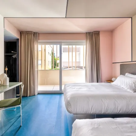 Open Hotel