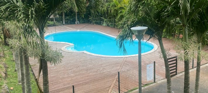 Stunning ocean views in completely renovated villa just 5 minutes from the beach 莫雷阿島住宿飯店
