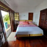 Stunning ocean views in completely renovated villa just 5 minutes from the beach - 4 ดาว