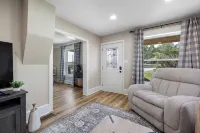 NEW Updated Farmhouse in Custer - 2 Blocks from Main Street!
