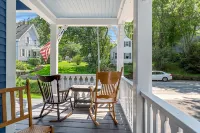 Newly Renovated Luxury 5Br Home + Office, Walk to Beach & Town - 3つ星