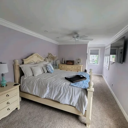 HOT TUB & Bicycles - Walking distance to the BEACH, bay, restaurants, & shopping