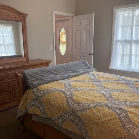 Mimosa Cottage Farm- 2br cottage & stalls. Masters