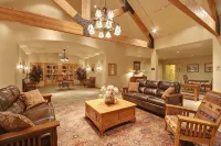 Spacious Remodeled Unit+Loft, Central Location, Great for Large Families, Groups