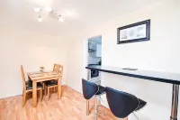 CITY CENTRE ★ FREE PARKING ★ 2 BED HOUSE ★ MODERN - 2 ดาว