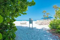 Bright & Beachy - Steps to the Water! - شاطئ