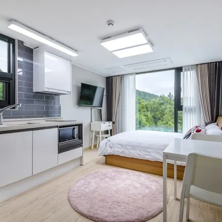 Jeju Jejuga Joaseo Pension Отели рядом с достопримечательностью «Лес Биджарим»