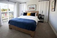 Steps to Sand: Family Beach Retreat, Game Room, 4 Ensuites, Pets OK - 4-Star
