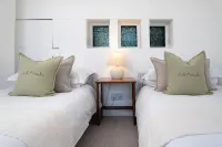 Situated on one of St Ives's most iconic streets, - balcony