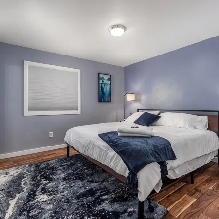 Cozy City Stay - 3bdrm near Airport