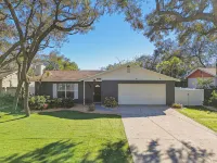 Tropical Oasis in the Heart of Tampa - Perfect for Families or Couples - Private Pools