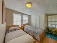 Big Canal-front house, kayaks, canoes, game room, fish right from the dock. - balcony