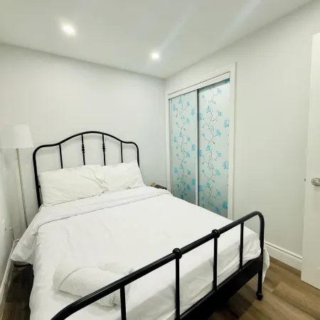 Comfort Quarters In Guelph! Your Cozy Home Away From Home.