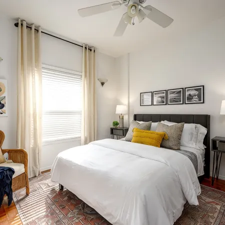 Suite Magnolia. Steps to Downtown & Breweries. Modern 2 bedroom apt w/fireplace.