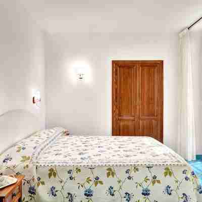 Elena apartment with panoramic views of the Gulf of Naples. AC and parking inc. Rooms