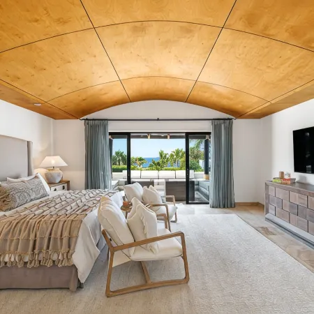 Steps to Beach: 4Br Luxe Villa+Pool+Maid+Concierge+Health Club+Spa