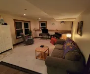 Charming 2-bedroom apartment with outdoor hot tub in rural area, private yard.