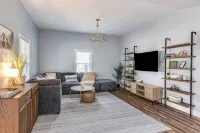 The Periwinkle Cottage, 3BR, 2BA Fort Mill Retreat. Close to Downtown!