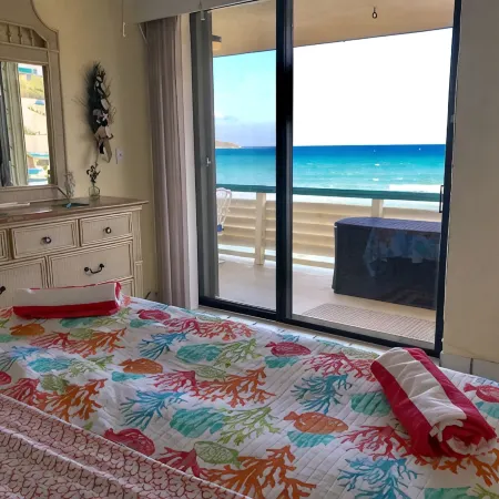 FABULOUS! So close you can taste the ocean - Amazing NEWLY RENOVATED  condo !