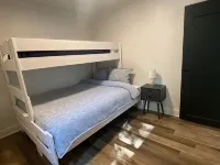 Downtown City Retreat | Pet Friendly | Sip, Lake, Repeat - Homestays