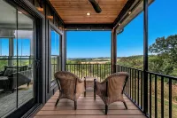 Cliffside Cottage, Private Pond, 50 acres w/ Breathtaking views near Galena, IL - 4 星級