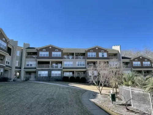 Lovely Lake Condo with BOAT SLIP and Pool - Wifi
