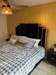 Charming 2-bedroom house with Feather Theme , WiFi in excellent Aurora - 3 tähden