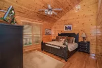 Swim Spa Pool - Hot Tub - Theater & Game Room - 5 Mins to Pigeon Forge - 산장