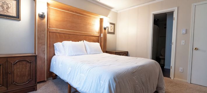 Sunset Summit Condo - Close to Slopes • Fireplace • Family-Friendly エドレーのホテル
