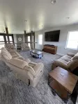 NEW~Custom 3 Master Suites~Waterfront Community~Near Yellowstone~AC~Hot tub~Wifi - 4-Star