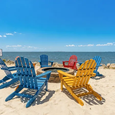 1 Bedroom, Sleeps 4, Waterfront Balcony, Full Kitchen, Pool, A.C., Smart TV