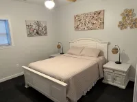 Cozy Modern House Near Interstate, Amusement Parks, Hospital, 20 Min from Beach - Boutique