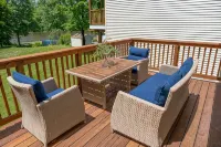 Luxe Waterfront Retreat w/ Infrared Sauna & Red Light. Near New Paltz - 4-Star