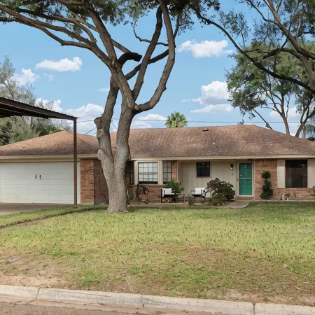 Sharyland Home with Jacuzzi & Playset, Sleeps 11!
