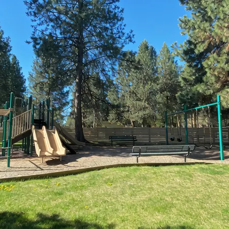 Cozy retreat near downtown, amphitheater, short walk to Deschutes river, has AC!
