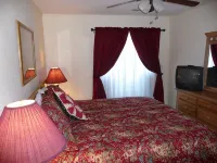 Emerald Bay Condo On-Site Marina Boating, Golf, WiFi, 2 pools, 4 Flatscreen TVs - Gym