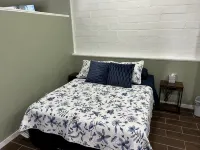 Completely renovated! Within a few blocks of downtown bars and restaurants - Wi-Fi