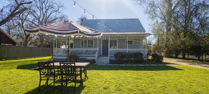 Charming Victorian Bike to Shops, Mins to Antiques & Wedding Venues Ξενοδοχεία στην πόλη Fayette County