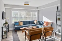 Renovated Suite in Berwyn/Riverside - 3-Star