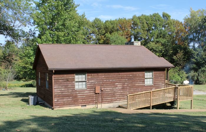 Stones Throw from Giant City Park, Wineries, Hiking, Biking, Hunting and more.
