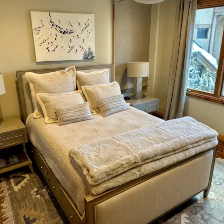 JUST REMODELED Beaver Creek mountain lux!  Heart of Arrowhead steps to ski lift.