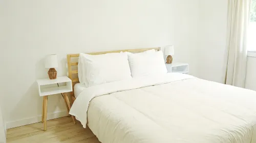 Haven Guesthouse in Milwaukie - 2 Bedroom & 2 Bathroom with Fenced Backyard - Homestays