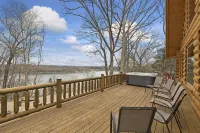 Little Cedar Lodge-Amazing Lake and Mountain Views -Hot Tub-Fire Pit - Chalets