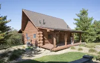 Beautiful rustic and secluded cabin on a dead end lane and close to Galena, IL. - 3-stjärniga