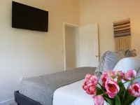 *NEW CONSTRUCTION* Sun Splashed 2b King bed w/pool by LAX, beaches, Disneyland. Hotéis em Carson